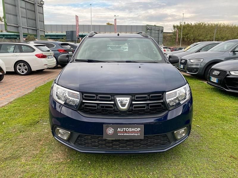 Usata Dacia Logan Lauréate 73 CV (53 kW) 2017 Blu Berlina