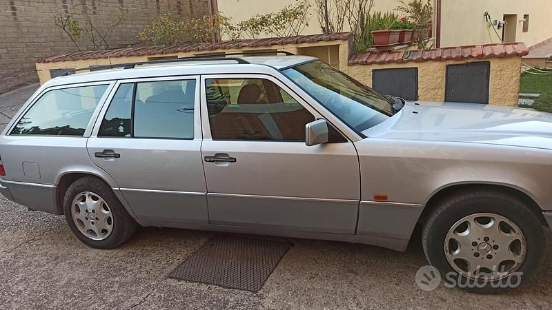 Usata Mercedes E200 136 CV (100 kW) 1995 Grigio Station wagon