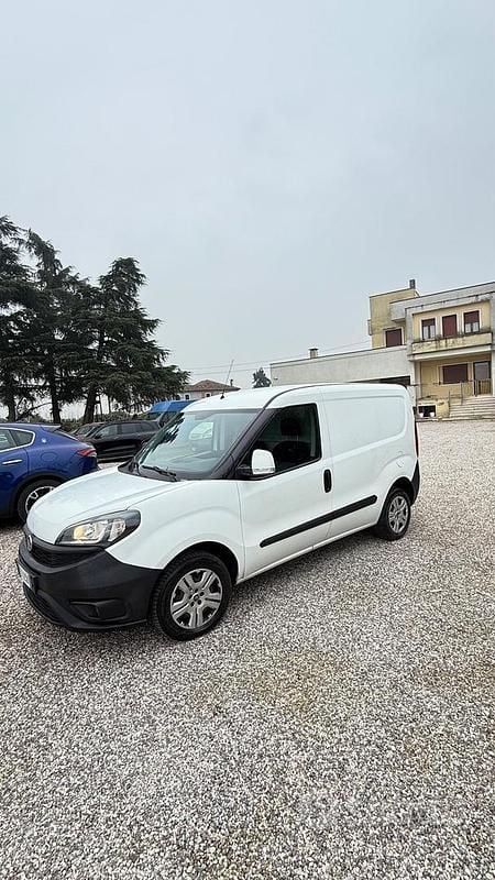 Usata Fiat Doblò 95 CV (69 kW) 2019 Bianco Monovolume
