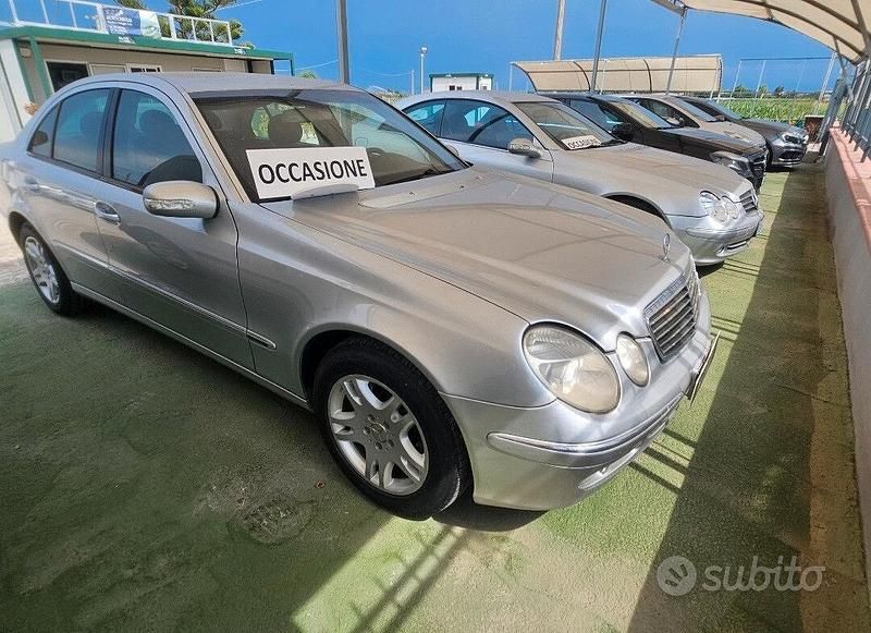 Usata Mercedes E270 176 CV (129 kW) 2003 Grigio Berlina