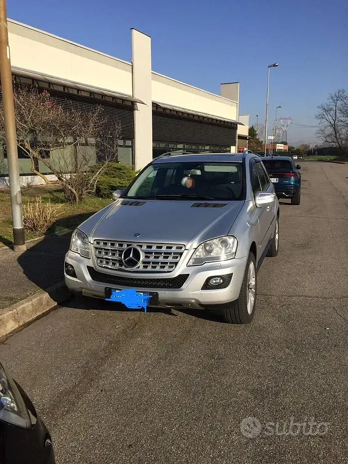 Usata Mercedes ML320 224 CV (164 kW) 2009 Grigio SUV