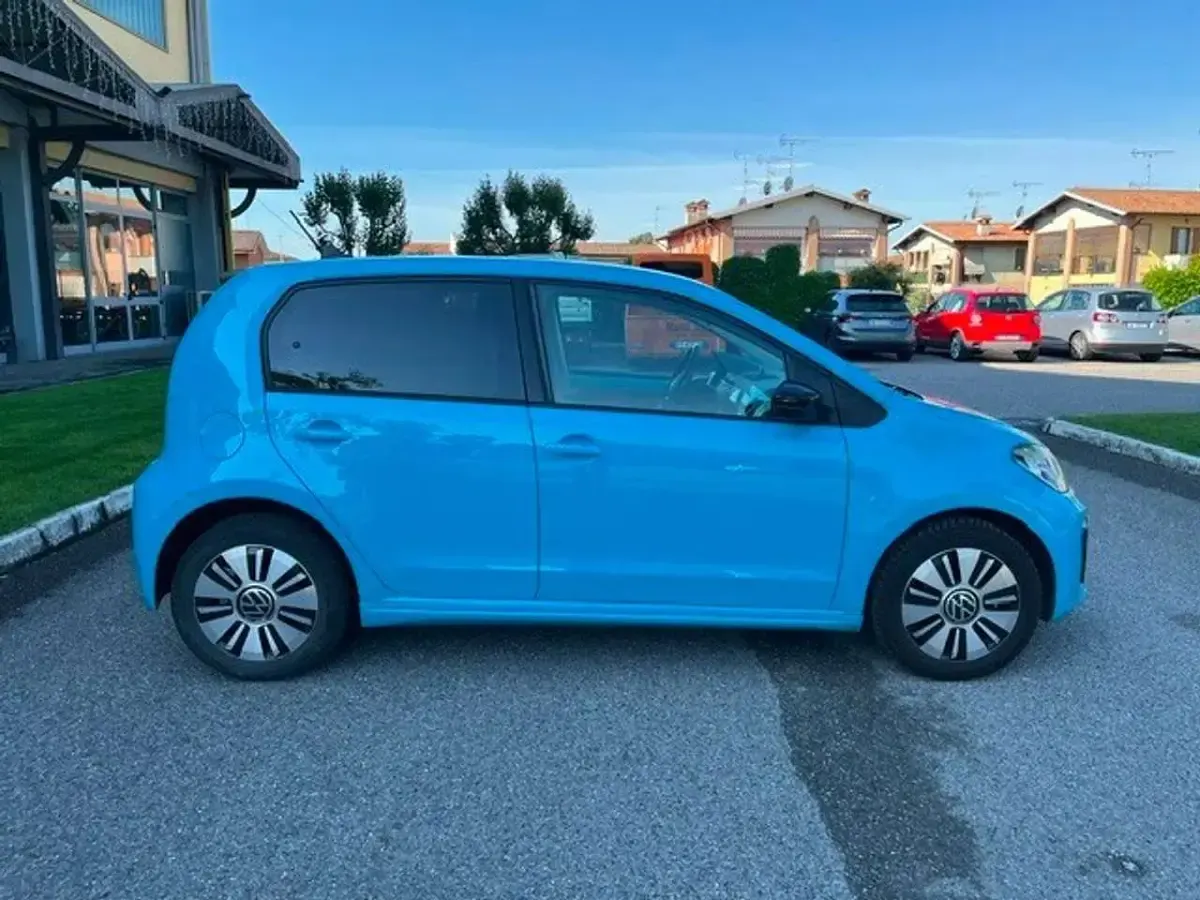 Usata VW e-up! 61 kW (83 CV) 2021 Blu/azzurro Utilitaria