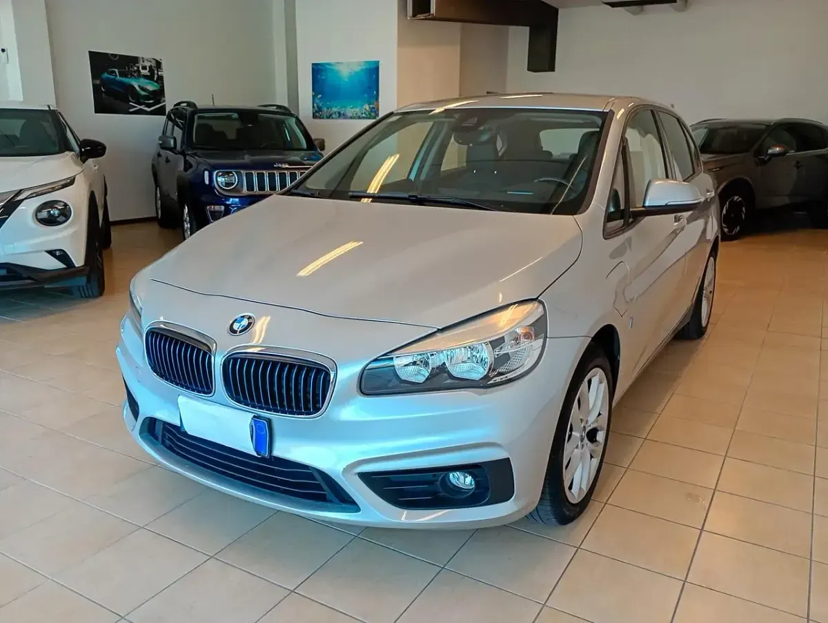 Usata BMW 225 Active Tourer iPerformance 135 CV (99 kW) 2017 Argento Monovolume