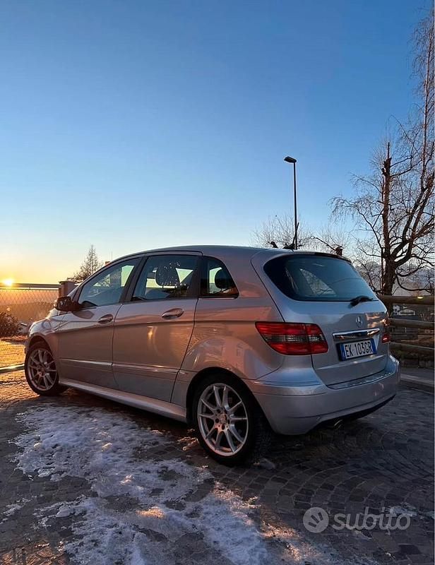 Usata Mercedes B160 95 CV (69 kW) 2010 Grigio Monovolume