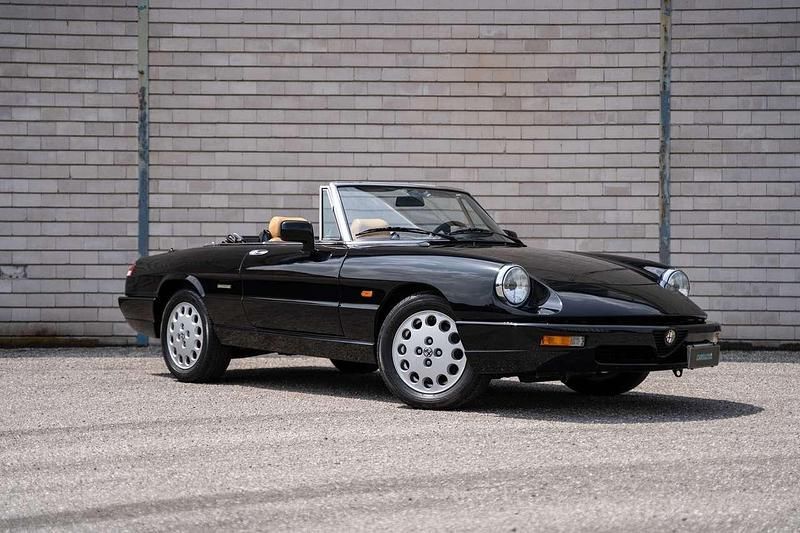 Usata Alfa Romeo Spider 132 CV (97 kW) 1991 Nero Cabrio