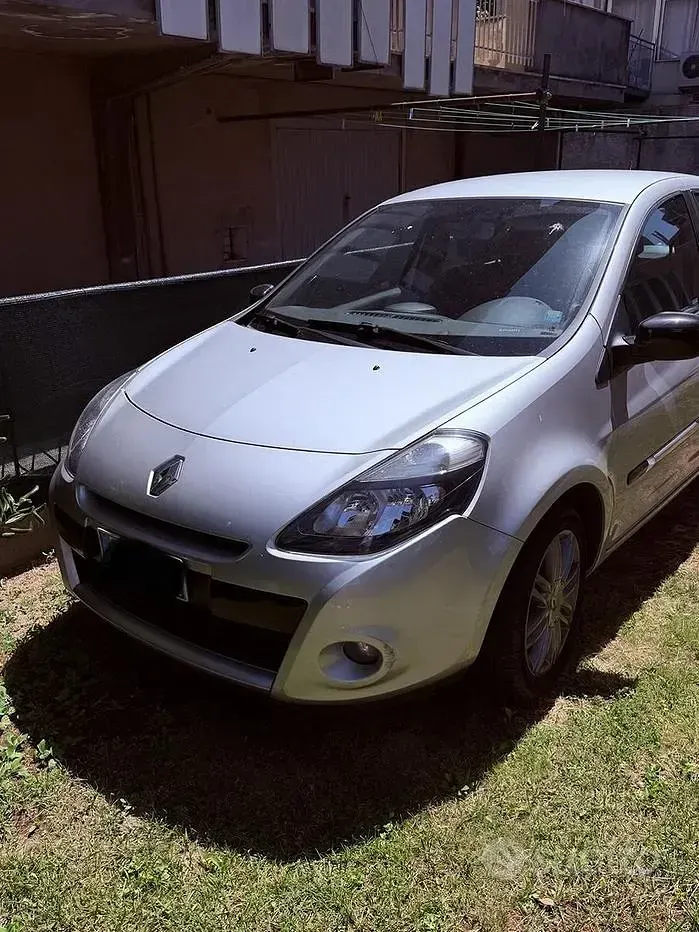 Usata Renault Clio II 75 CV (55 kW) 2011 Grigio Berlina