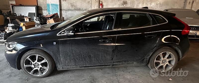 Usata Volvo V40 Ocean Race 119 CV (87 kW) 2016 Nero Berlina