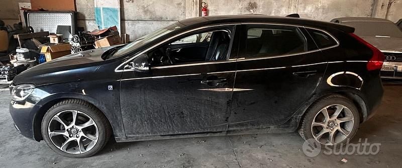 Usata Volvo V40 Ocean Race 119 CV (87 kW) 2016 Nero Berlina