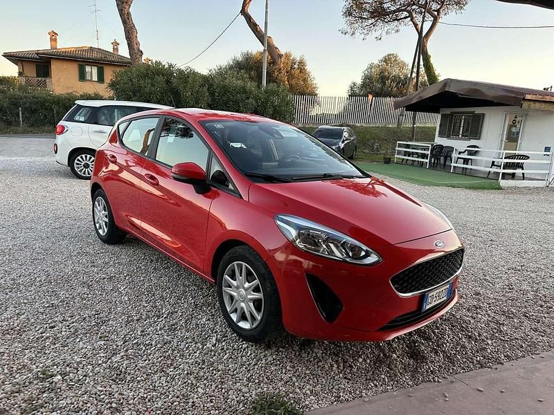 Rosso Usata 2021 Ford Fiesta Business Edition Tre volumi | 9900 € (Super prezzo) - Immagine 1/4