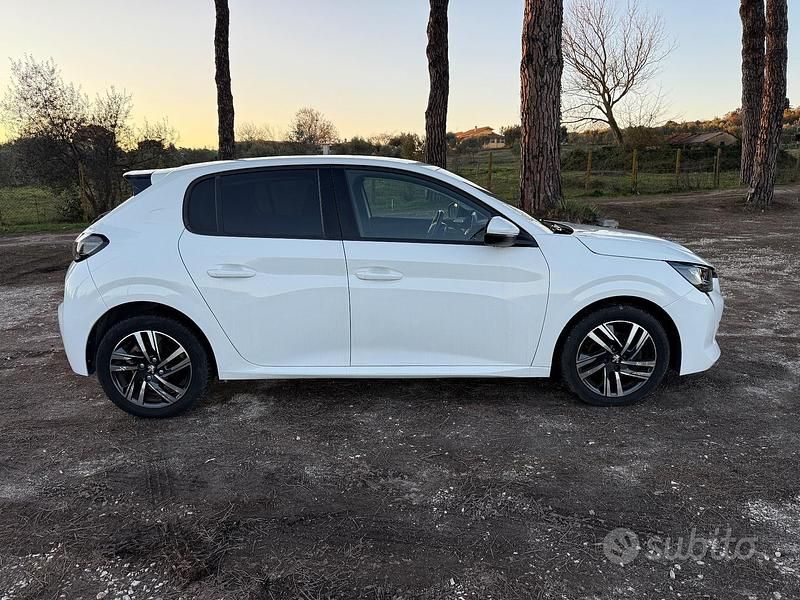 Usata Peugeot 208 Allure 100 CV (73 kW) 2021 Bianco Utilitaria