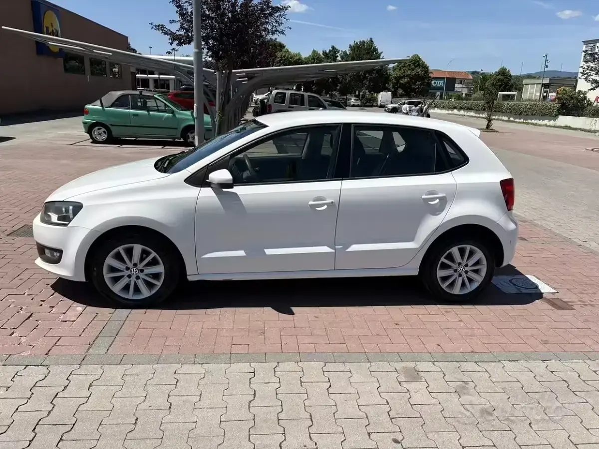 Usata VW Polo Trendline 75 CV (55 kW) 2012 Bianco Utilitaria