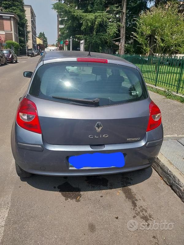 Usata Renault Clio II 58 CV (42 kW) 2007 Blu Berlina