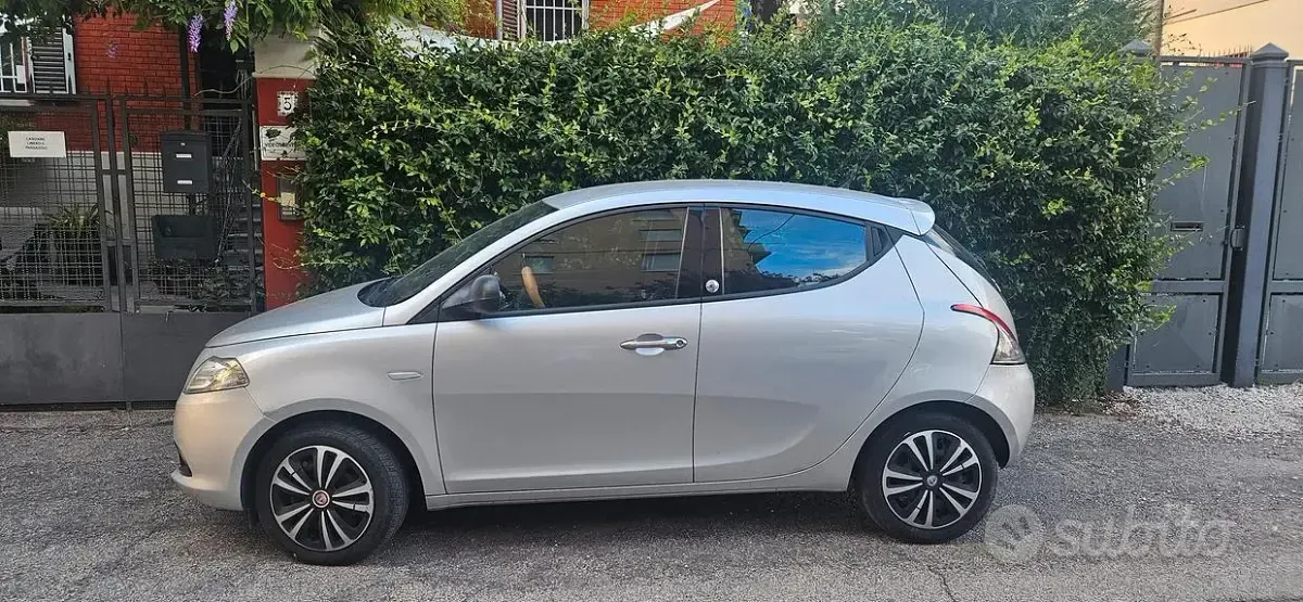 Usata Lancia Ypsilon Silver 69 CV (50 kW) 2013 Grigio Utilitaria