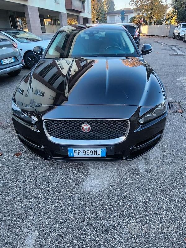 Usata Jaguar XE 200 CV (147 kW) 2018 Nero Berlina