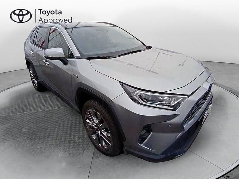 Usata Toyota RAV4 Hybrid Lounge 222 CV (163 kW) 2021 Argento SUV