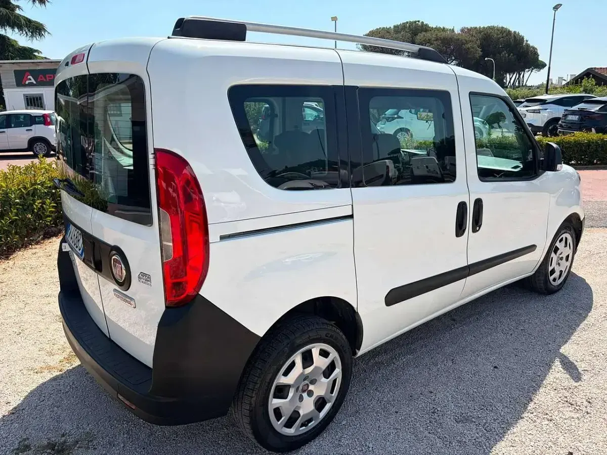 Usata Fiat Doblò 95 CV (69 kW) 2019 Bianco Monovolume