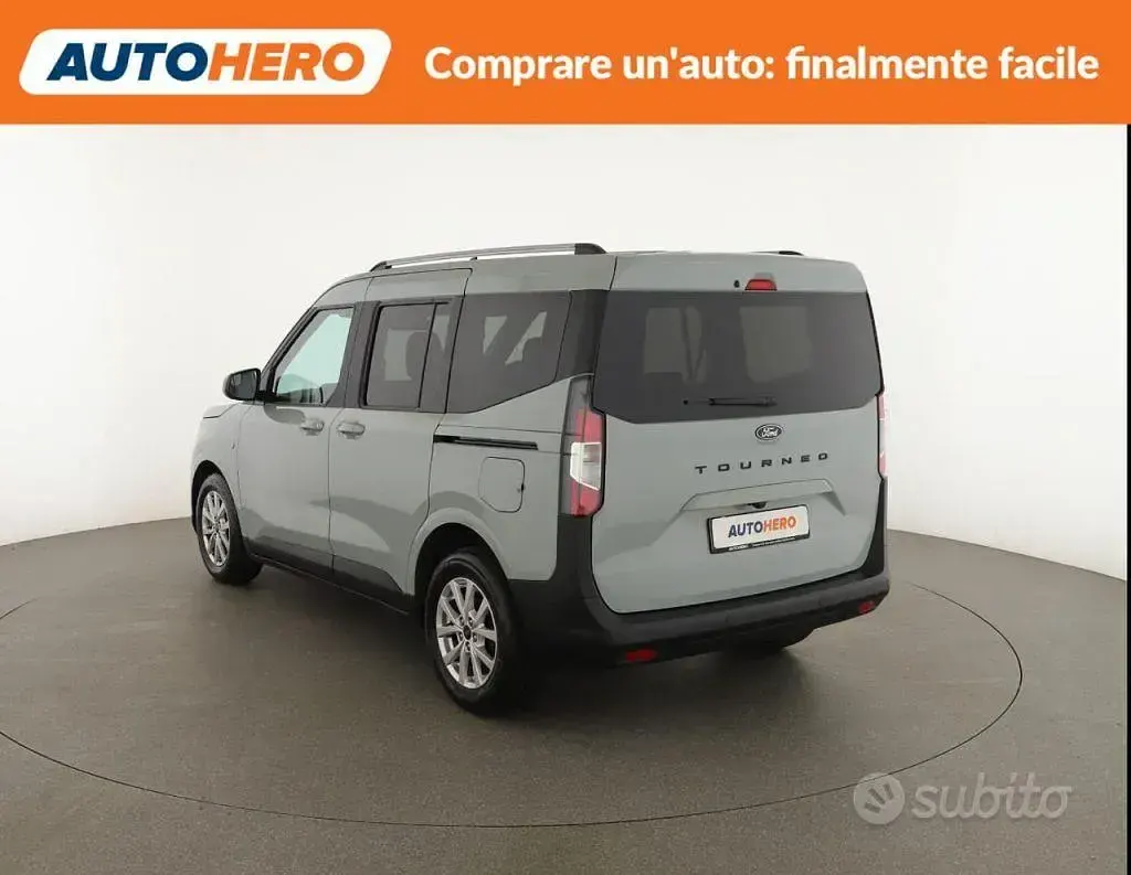 Usata Ford Tourneo Courier Titanium 125 CV (91 kW) 2024 Grigio Monovolume