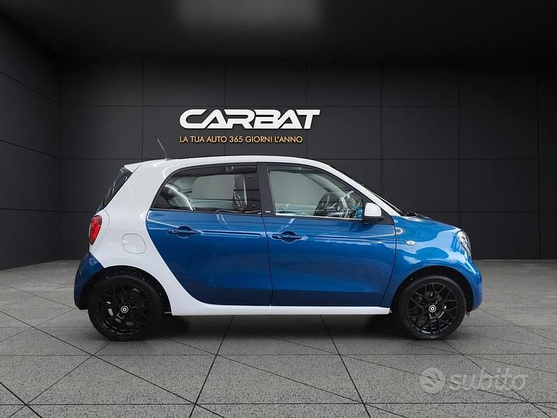 Usata Smart ForFour Proxy 71 CV (52 kW) 2015 Blu Utilitaria