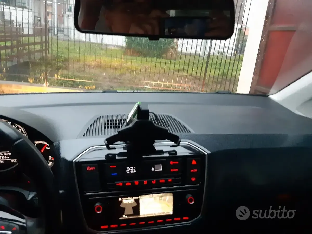 Usata VW up! Move 68 CV (50 kW) 2020 Grigio Utilitaria