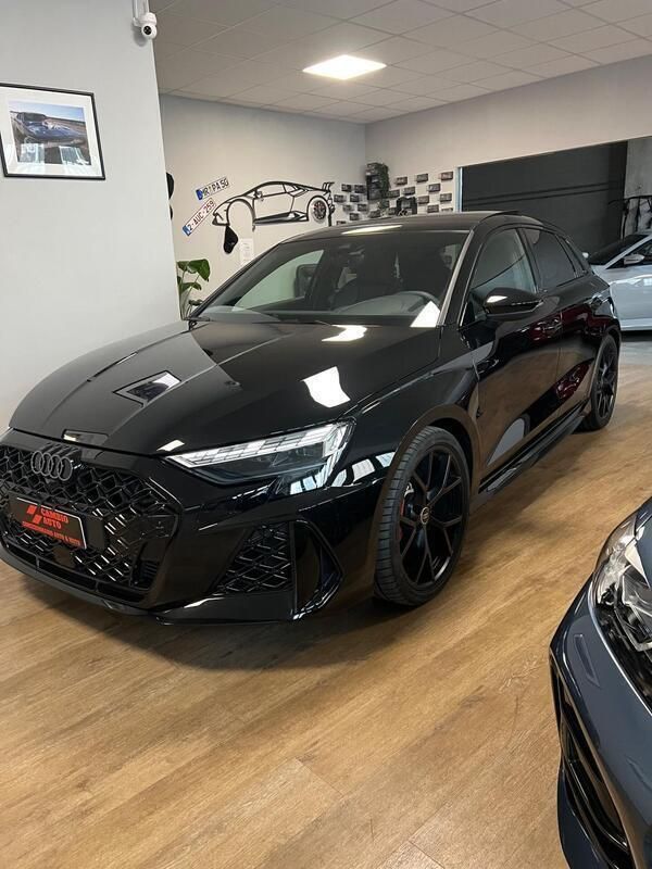 Nero Nuova 2025 Audi RS3 Tre volumi | 72.499 € (Buon prezzo) - Immagine 1/4