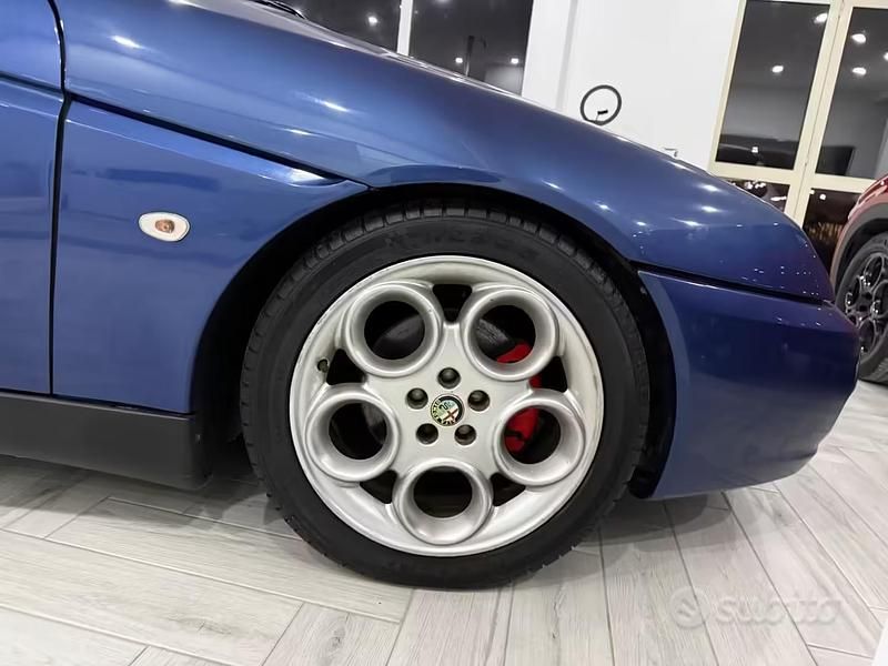 Usata Alfa Romeo Spider 192 CV (141 kW) 1995 Blu Cabrio