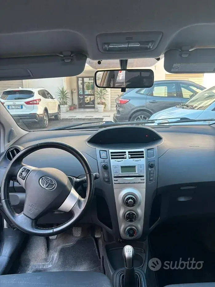 Usata Toyota Yaris 90 CV (66 kW) 2007 Nero Utilitaria