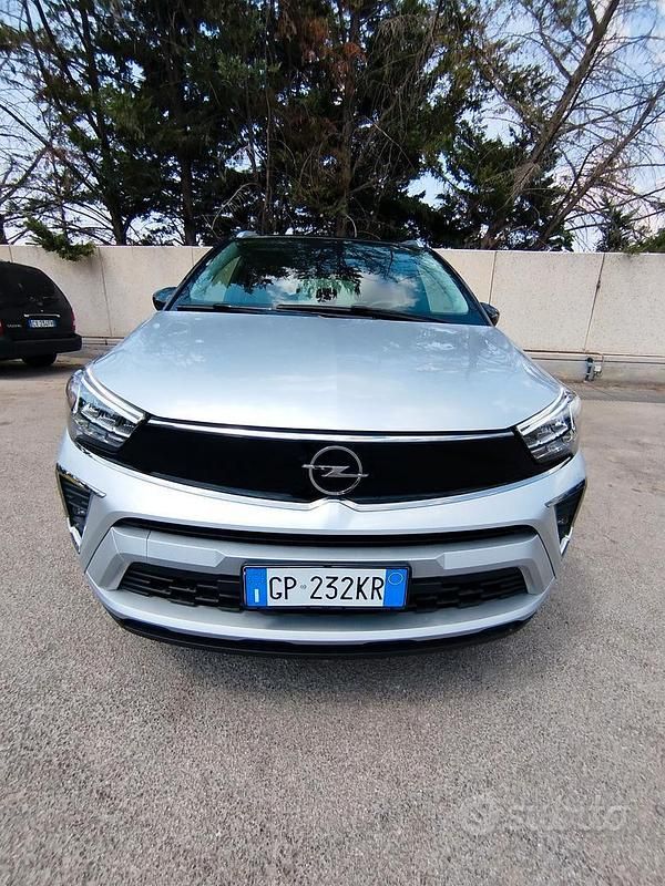 Usata Opel Crossland Elegance 110 CV (80 kW) 2023 Argento SUV