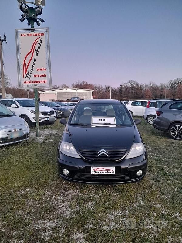 Nero Usata 2005 Citroën C3 Elegance Tre volumi | 2300 € (Buon prezzo) - Immagine 1/4