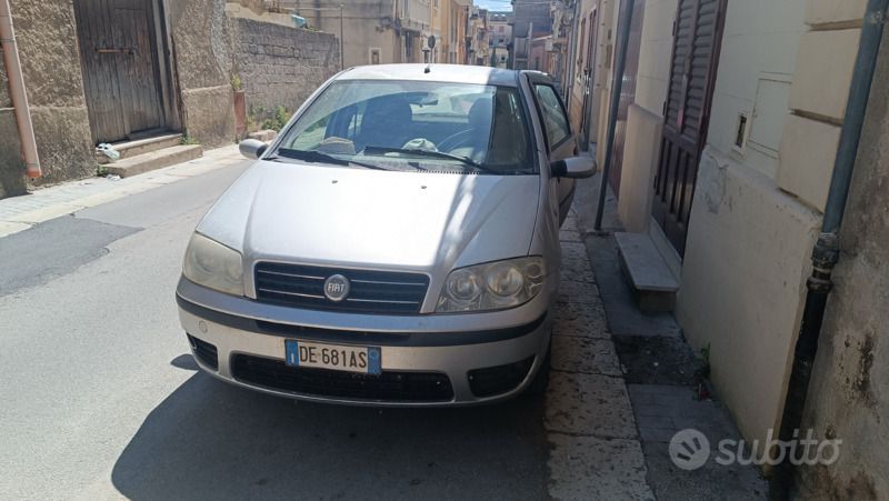 Grigio Usata 2007 Fiat Punto Due volumi | 2600 € (Buon prezzo) - Immagine 1/4