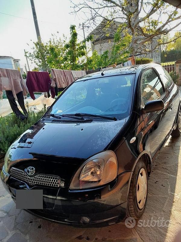 Usata Toyota Yaris 2002 Nero Berlina