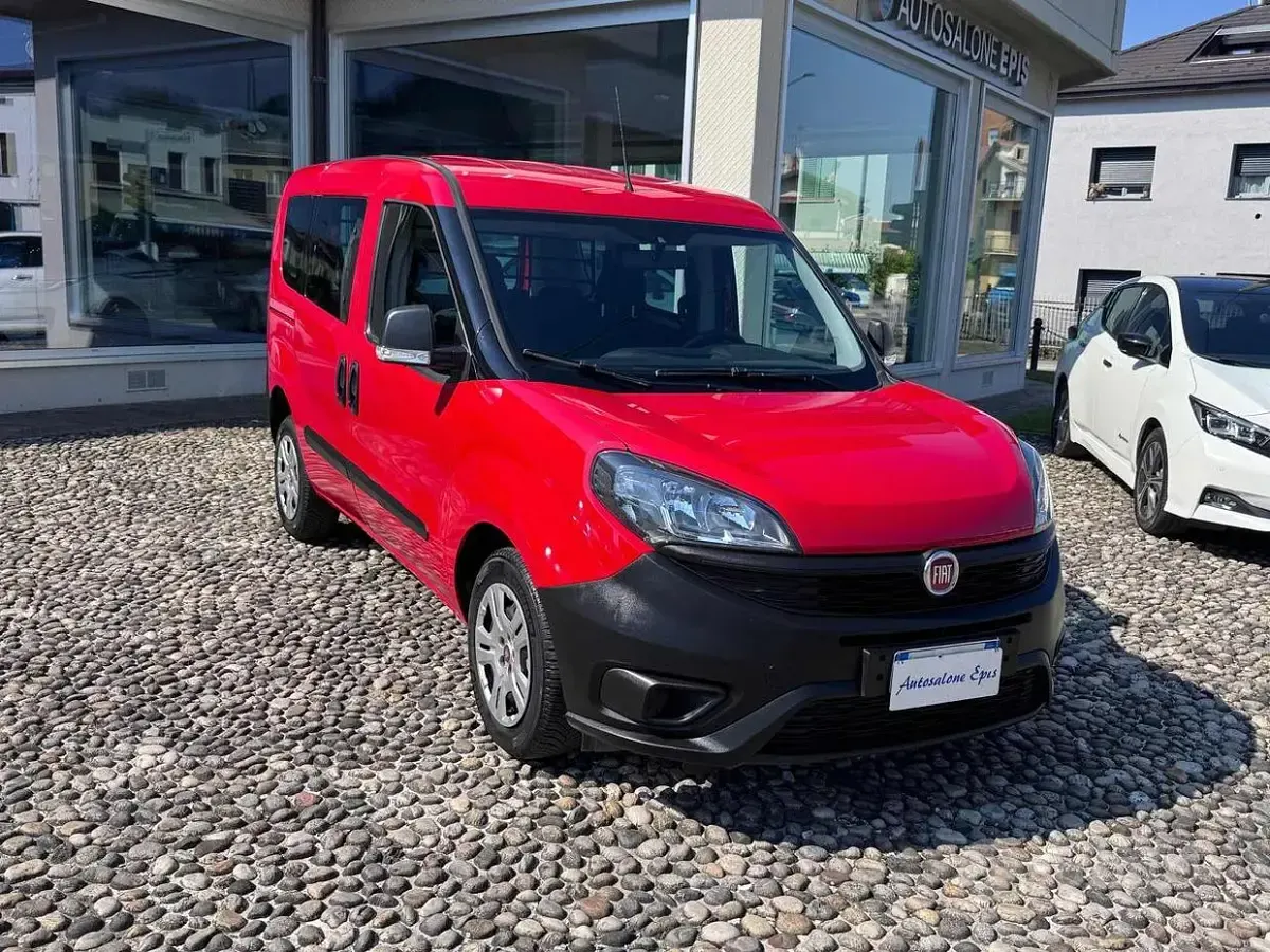 Usata Fiat Doblò S 90 CV (66 kW) 2022 Rosso Monovolume