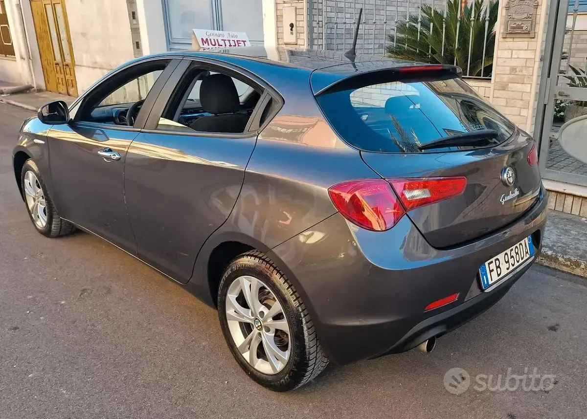 Usata Alfa Romeo Giulietta 120 CV (88 kW) 2015 Grigio Utilitaria