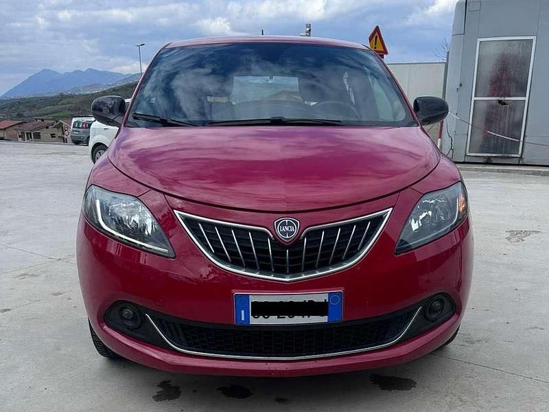 Usata Lancia Ypsilon Gold 69 CV (50 kW) 2021 Rosso Utilitaria