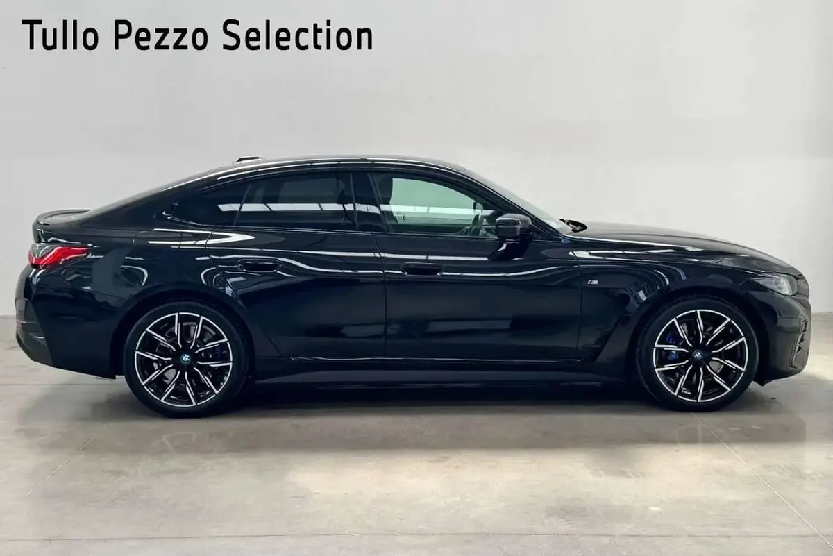 Usata BMW i4 M Sport 105 kW (143 CV) 2022 Saphirschwarz metallizzato Berlina
