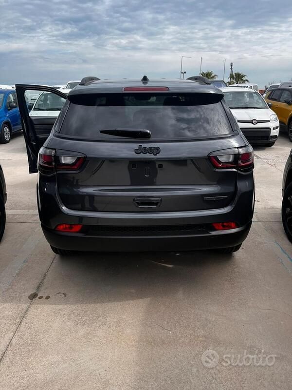 Usata Jeep Compass Night Eagle 131 CV (96 kW) 2024 Grigio SUV