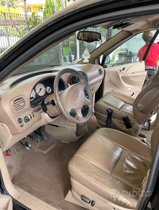 Usata Chrysler Voyager 2003 Nero Monovolume