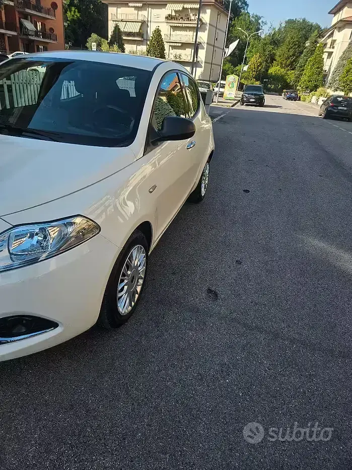 Usata Lancia Ypsilon 69 CV (50 kW) 2015 Utilitaria