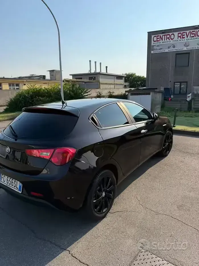Usata Alfa Romeo Giulietta 120 CV (88 kW) 2016 Marrone Utilitaria