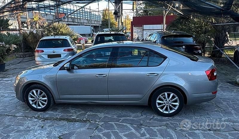 Usata Skoda Octavia Elegance 105 CV (77 kW) 2015 Grigio Berlina