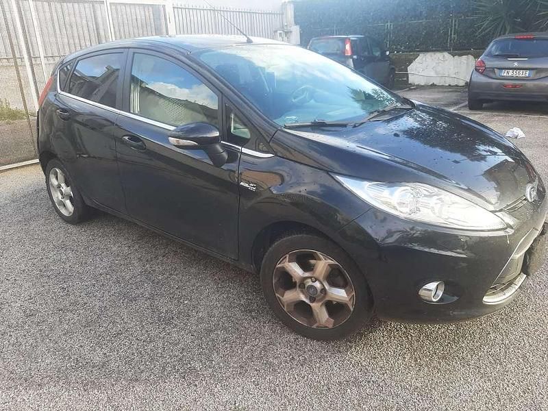 Usata Ford Fiesta Titanium 95 CV (69 kW) 2010 Nero Berlina
