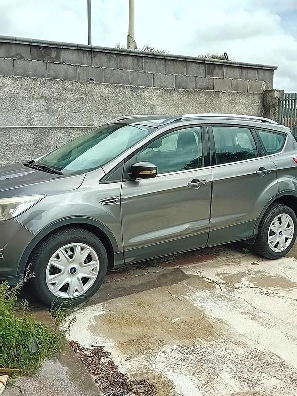 Begagnad Ford Kuga 163 HK (119 kW) 2014 Grå SUV