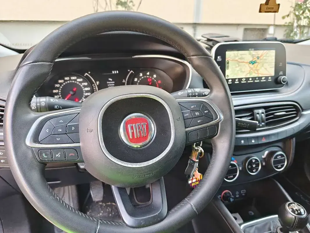 Usata Fiat Tipo Lounge 120 CV (88 kW) 2017 Blu/azzurro Berlina