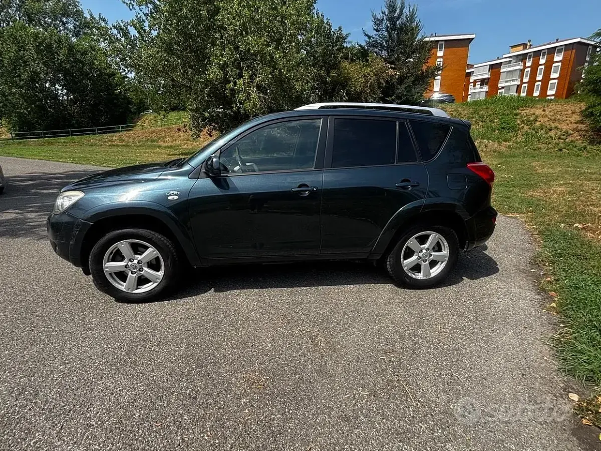 Usata Toyota RAV4 Luxury 177 CV (130 kW) 2007 Verde SUV