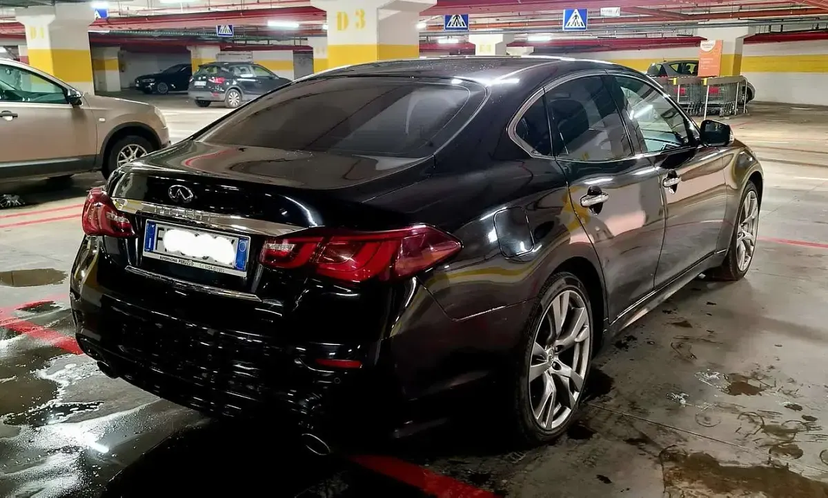 Usata Infiniti Q70 Premium 170 CV (125 kW) 2016 Nero Berlina