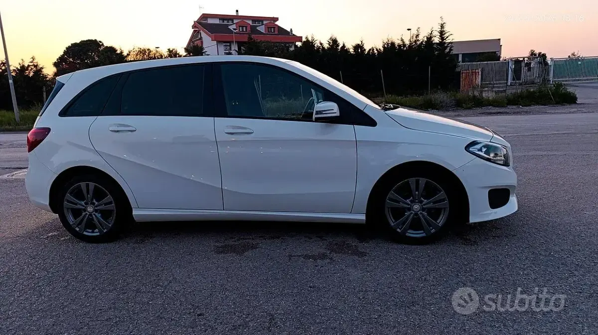 Usata Mercedes B160 90 CV (66 kW) 2015 Bianco Utilitaria