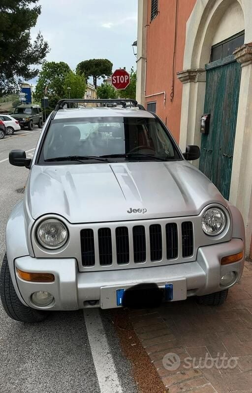 Usata Jeep Cherokee Sport 2002 Grigio SUV