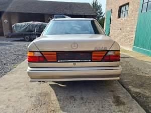 Usata Mercedes E300 188 CV (138 kW) 1986 Oro Berlina