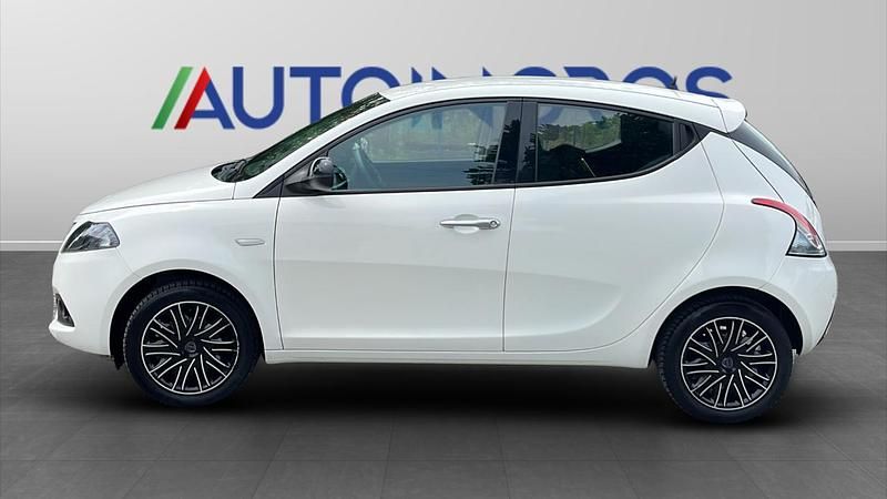 Usata Lancia Ypsilon Silver 69 CV (50 kW) 2022 Bianco Utilitaria
