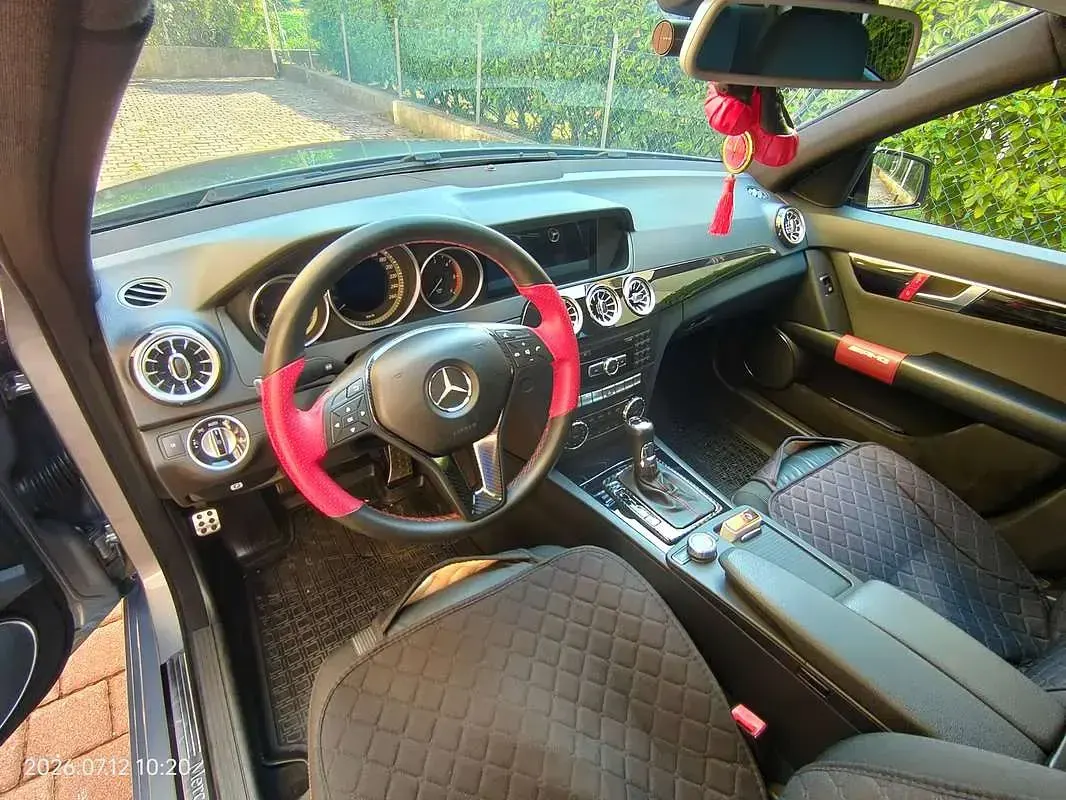 Usata Mercedes C200 Avantgarde 136 CV (100 kW) 2013 Argento Berlina