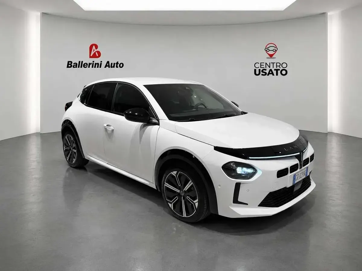 Usata Lancia Ypsilon 101 CV (74 kW) 2025 Bianco Utilitaria